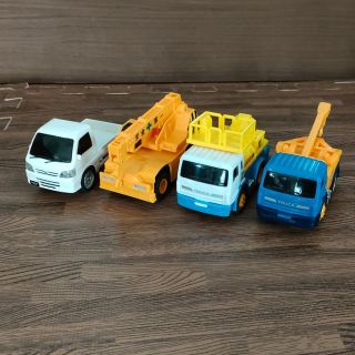 車4台(ミニカー)