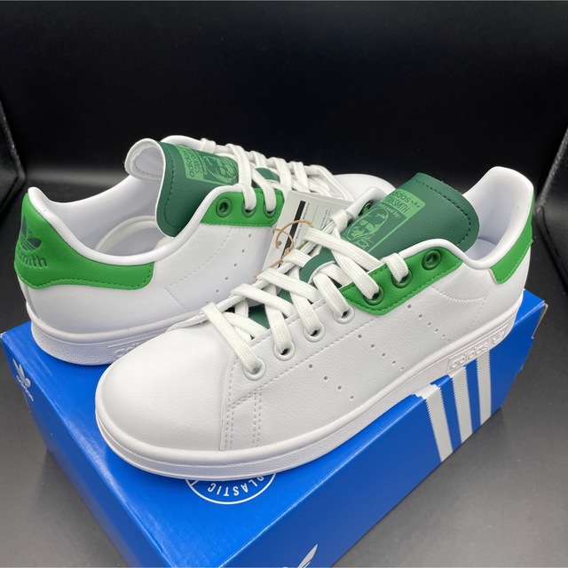 adidas(アディダス)のadidas スタンスミス　ニューモデル　新品　23.5cm レディースの靴/シューズ(スニーカー)の商品写真