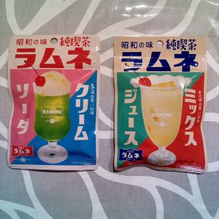 昭和の味　純喫茶　ラムネ　お菓子　2袋　クリームソーダ味とミックスジュース味(菓子/デザート)