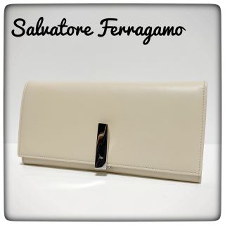 サルヴァトーレフェラガモ(Salvatore Ferragamo)のほぼ美品Ferragamoフェラガモ✨財布 長財布 ホワイトベージュ シルバー(財布)