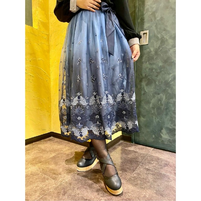 【新品】axes femm グラデチュール 刺繍 ロングスカート(ネイビー)