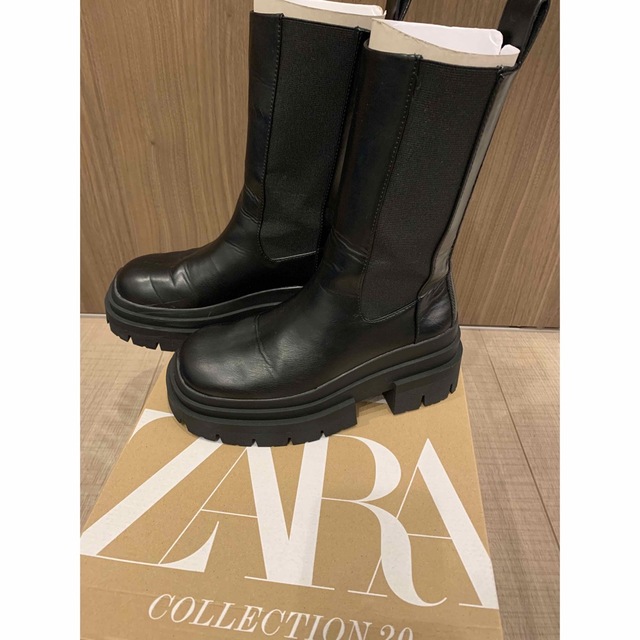 ZARA(ザラ)のZARA トラックソールブーツ レディースの靴/シューズ(ブーツ)の商品写真