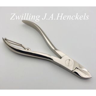 ツヴィリングジェイエーヘンケルス(Zwilling J.A. Henckels)の【美品】ヘンケルス ネイルニッパー爪切り &ヴィクトリノックス ネイルクリッパー(ネイル用品)