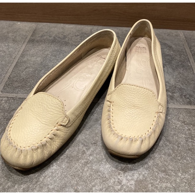 Clarks - clarks active AIR ローファーモカシン ベージュ 本革 5/24の