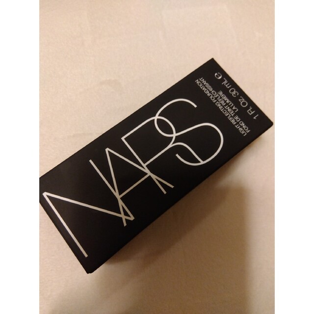 NARS(ナーズ)のご予約品★NARS★ ライトリフティング ファンデーション 02174 標準色 コスメ/美容のベースメイク/化粧品(ファンデーション)の商品写真