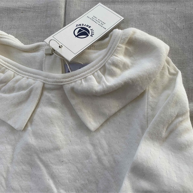 PETIT BATEAU(プチバトー)のプチバトー　白色カットソー　新品　4ans キッズ/ベビー/マタニティのキッズ服女の子用(90cm~)(Tシャツ/カットソー)の商品写真