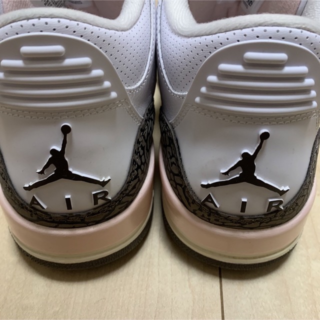 Jordan Brand（NIKE）(ジョーダン)のAIR JORDAN 3 RETRO WHITE/MOCHA メンズの靴/シューズ(スニーカー)の商品写真