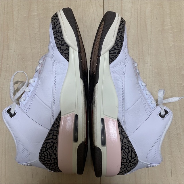 Jordan Brand（NIKE）(ジョーダン)のAIR JORDAN 3 RETRO WHITE/MOCHA メンズの靴/シューズ(スニーカー)の商品写真