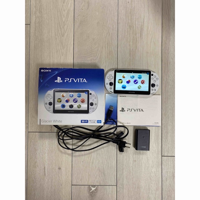 PlayStationVITA  PCH-2000 ZA22ゲームソフト/ゲーム機本体