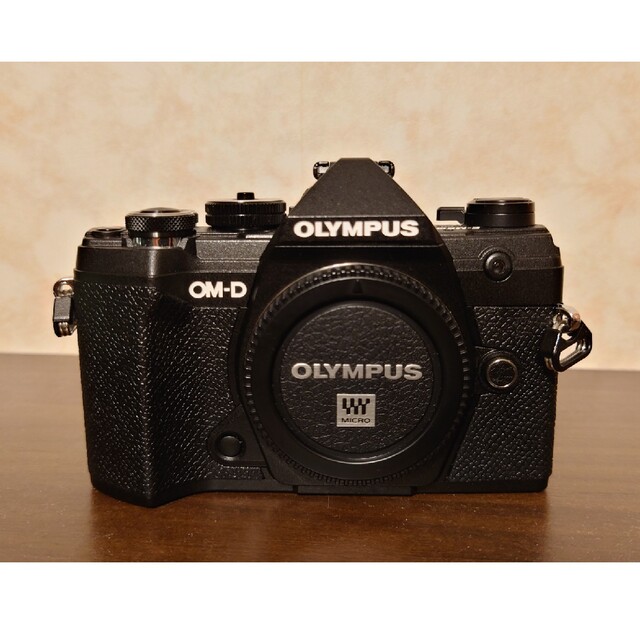 OLYMPUS(オリンパス)のOM-D E-M5 Mark III スマホ/家電/カメラのカメラ(ミラーレス一眼)の商品写真