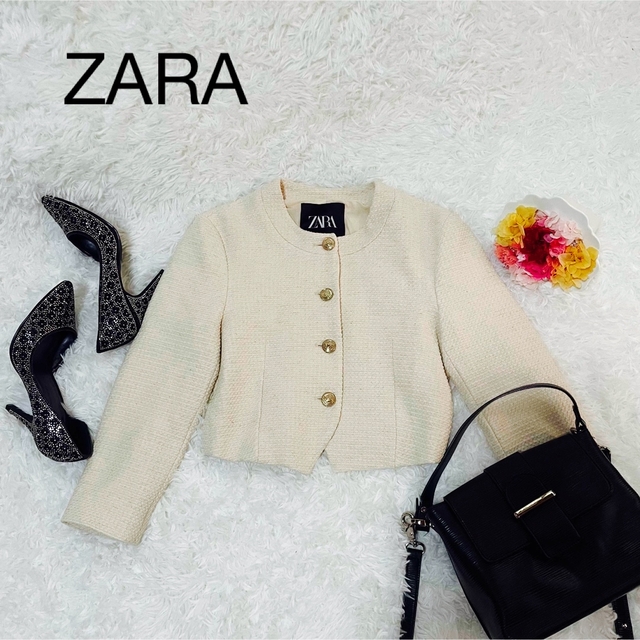 ZARA(ザラ)のZARA ザラ ツイードノーカラー ホワイト 金ボタン【XS】 レディースのジャケット/アウター(ノーカラージャケット)の商品写真