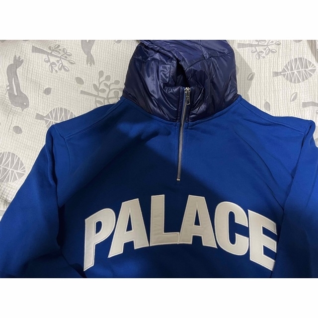 PALACE(パレス)のPALACE PUFFER HOOD BLUE メンズのトップス(パーカー)の商品写真