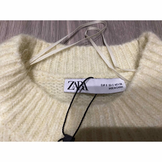 ZARA(ザラ)の全新品ザラZARA 淡い黄色ニットセーター レディースのトップス(ニット/セーター)の商品写真