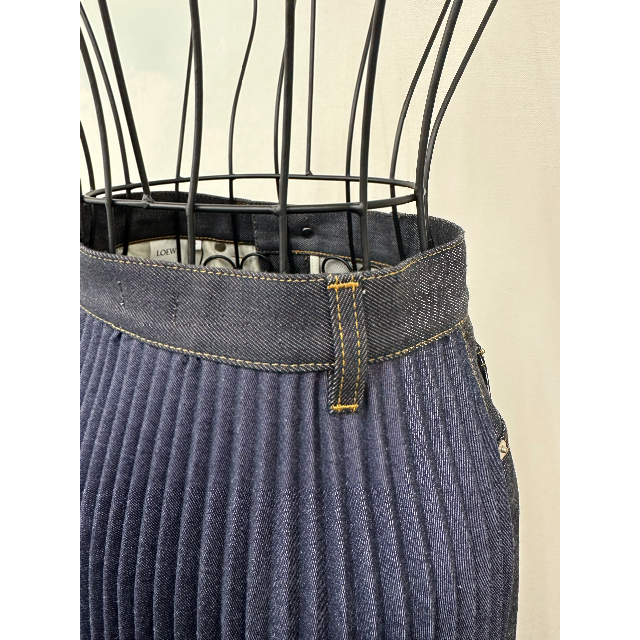 LOEWE - LOEWE ロエベ プリーツ デニム スカートの通販 by (株 LOEWE - LOEWE ロエベ プリーツ デニム スカートの通販 by (株