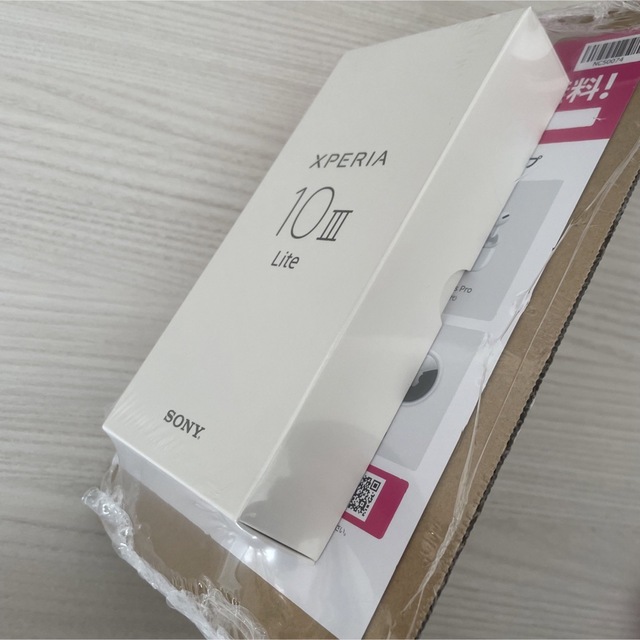 Xperia(エクスペリア)の新品未開封品　Xperia 10 III Lite White 黒 スマホ/家電/カメラのスマートフォン/携帯電話(スマートフォン本体)の商品写真