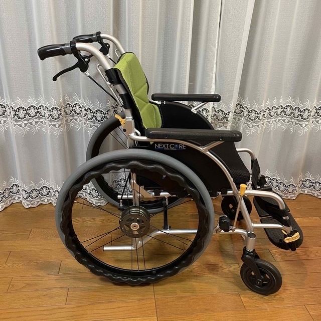 爆買い ♿介助式 軽量スリム 便利な多機能 車椅子 [クッション・シート