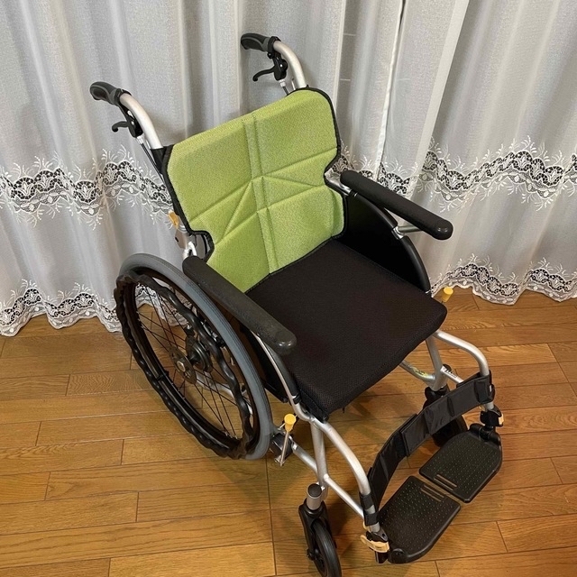 ♿自走式 軽量スリム  便利な多機能 車椅子 [クッション・シートセット新品]