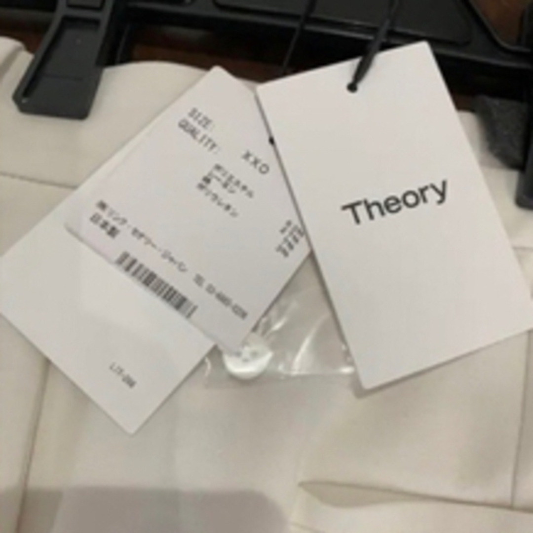 theory(セオリー)のご専用✨極美品✨Theory ホワイトパンツ　秋冬用　セオリー　セオリーリュクス レディースのパンツ(カジュアルパンツ)の商品写真