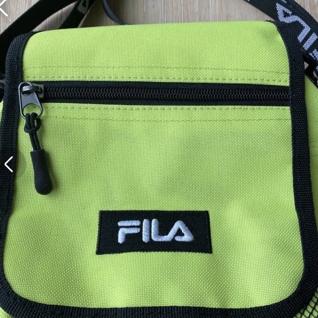 FILA(フィラ)のFILA ショルダーバッグ　蛍光イエロー レディースのバッグ(ショルダーバッグ)の商品写真