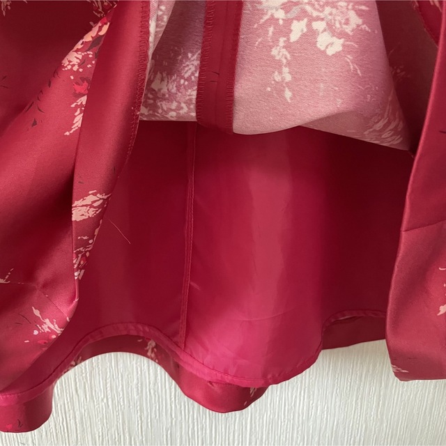 SNIDEL(スナイデル)のSNIDEL ミモレ フレア プリント スカート レッド レディースのスカート(ロングスカート)の商品写真