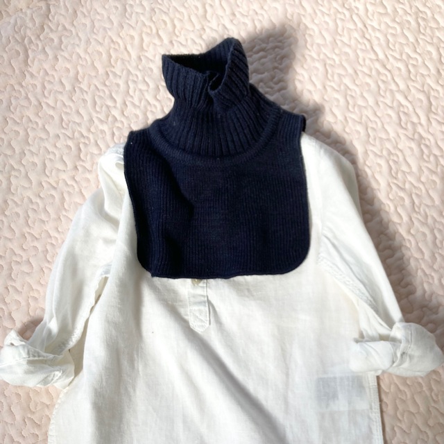 ZARA KIDS(ザラキッズ)のZARAベビー　ザラキッズ　リブニット　ベスト　付けタートル キッズ/ベビー/マタニティのベビー服(~85cm)(ニット/セーター)の商品写真