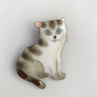 猫　七宝焼　ブローチ(ブローチ/コサージュ)