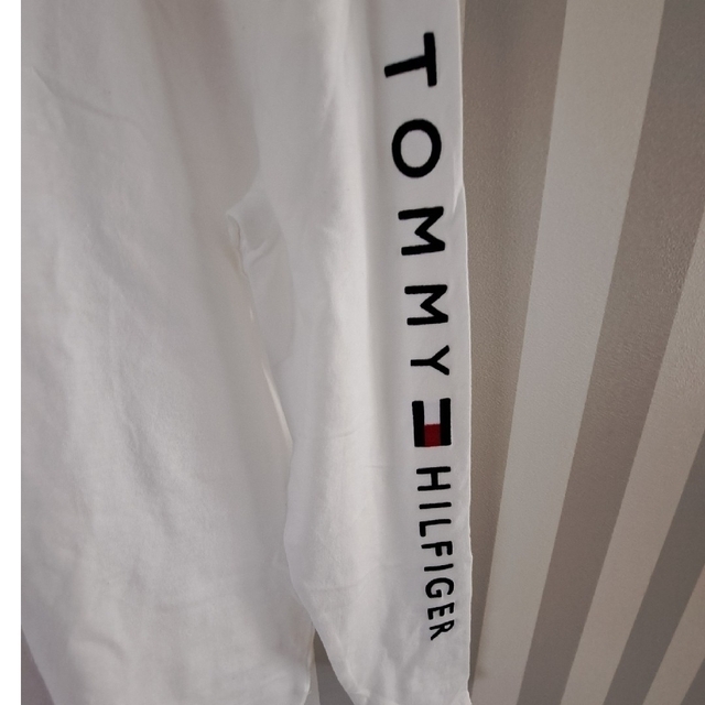 TOMMY HILFIGER(トミーヒルフィガー)のトミーヒルフィガー　TOMMY HILFIGER　ロンT　袖ロゴ　新品タグ付き メンズのトップス(Tシャツ/カットソー(七分/長袖))の商品写真