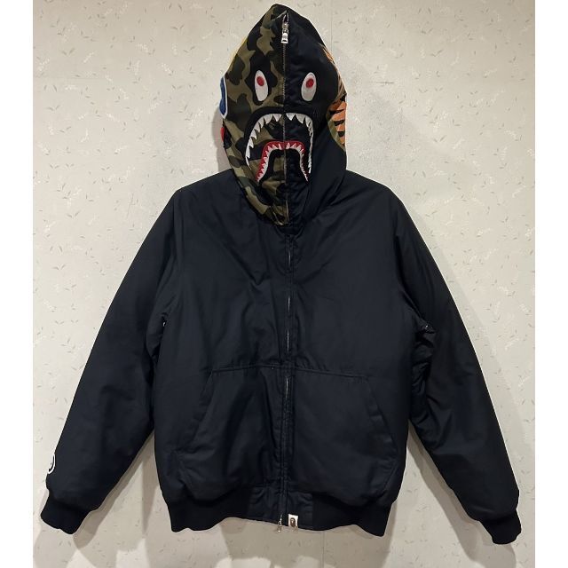 AAPE BY A BATHING APE(エーエイプバイアベイシングエイプ)の＊アベイシングエイプ シャーク フェルトパッチ ダウン フェザー ジャケット S メンズのジャケット/アウター(ダウンジャケット)の商品写真