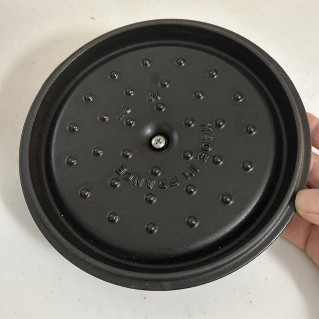 STAUB(ストウブ)のストウブピコココットラウンド18美品 インテリア/住まい/日用品のキッチン/食器(鍋/フライパン)の商品写真