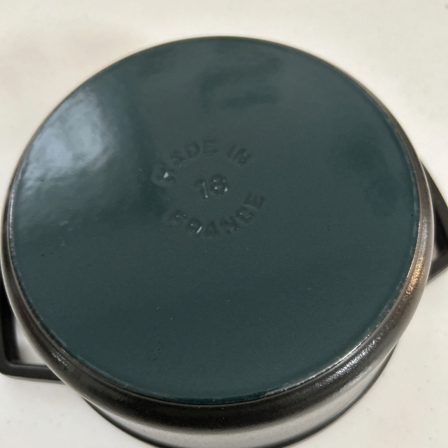 STAUB(ストウブ)のストウブピコココットラウンド18美品 インテリア/住まい/日用品のキッチン/食器(鍋/フライパン)の商品写真