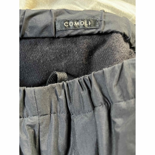COMOLI(コモリ)のcomoli コモリ　20aw ナイロントラックパンツ メンズのパンツ(その他)の商品写真