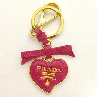 プラダ(PRADA)の美品♡PRADA サフィアーノピンクのハートが可愛いキーチャーム(キーホルダー)