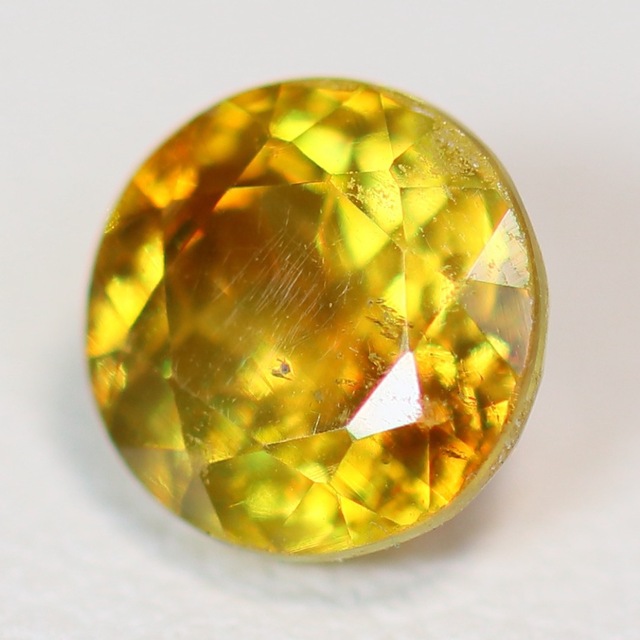 再入荷 天然希少色グリーンスフェーン 4.50 ct マダガスカル産出