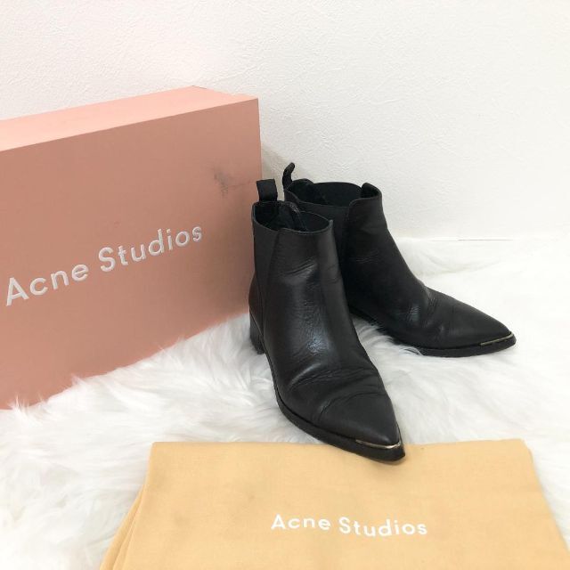 Acne ショートブーツ