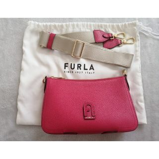 フルラ(Furla)の✨新品未使用✨FURLA　ショルダーバッグ　ピンク(ショルダーバッグ)