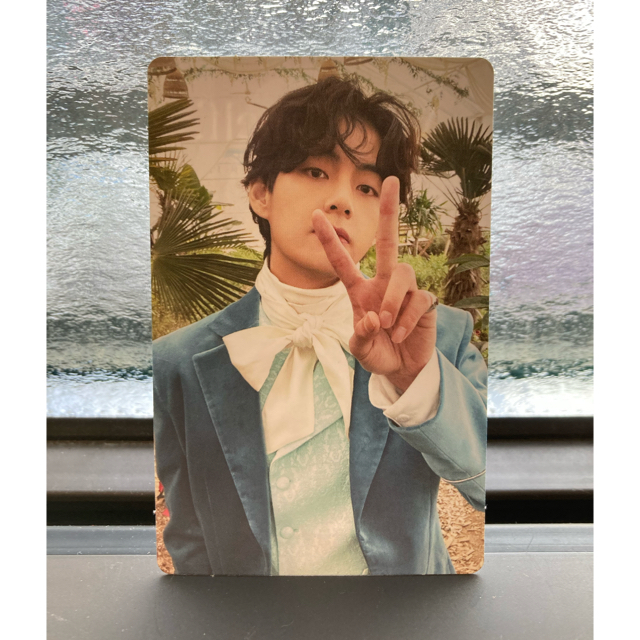 BTS テテ　写真集　ランダムトレカ エンタメ/ホビーのCD(K-POP/アジア)の商品写真