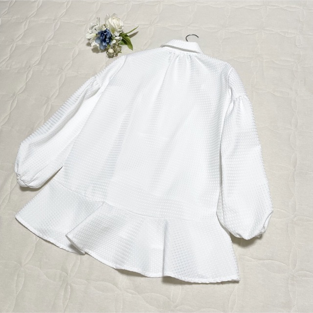 Drawer(ドゥロワー)の美品♡ bow.a ボウエー　KIKYO TUNIC ホワイト レディースのトップス(シャツ/ブラウス(長袖/七分))の商品写真