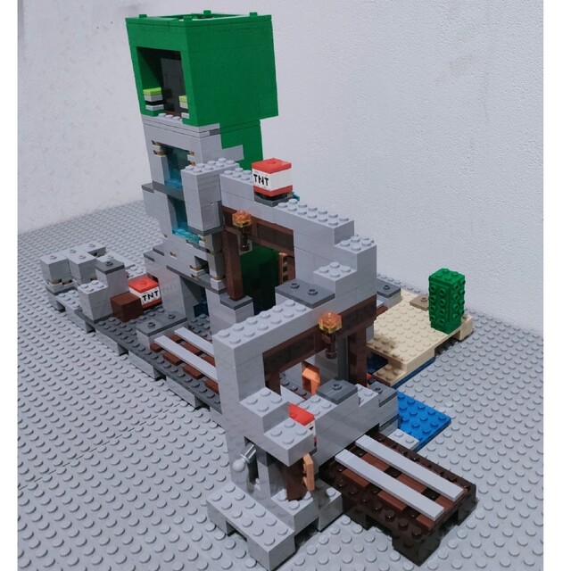 LEGO マインクラフト 21155 巨大クリーパー像の鉱山 スティーブ