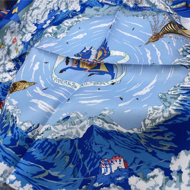 Hermes(エルメス)のHERMES PRIERES AS VENT  風の中の祈りスカーフ　 silk レディースのファッション小物(バンダナ/スカーフ)の商品写真