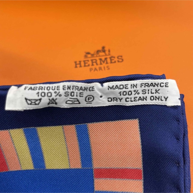 Hermes(エルメス)のHERMES PRIERES AS VENT  風の中の祈りスカーフ　 silk レディースのファッション小物(バンダナ/スカーフ)の商品写真