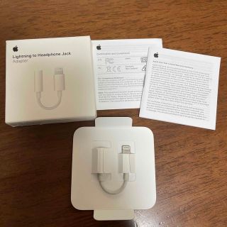 アップル(Apple)のApple イヤホン　アダプター(ストラップ/イヤホンジャック)