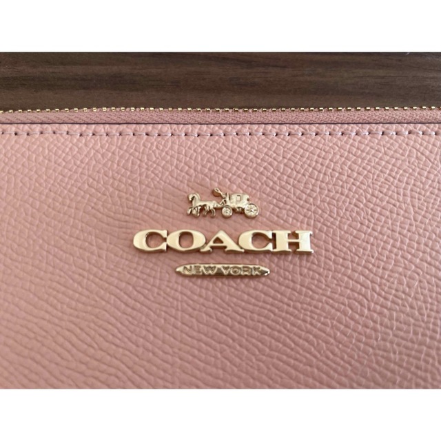 COACH(コーチ)の【新品未使用タグ付き】コーチ　COACH    ポーチ　財布　ピンク レディースのファッション小物(ポーチ)の商品写真