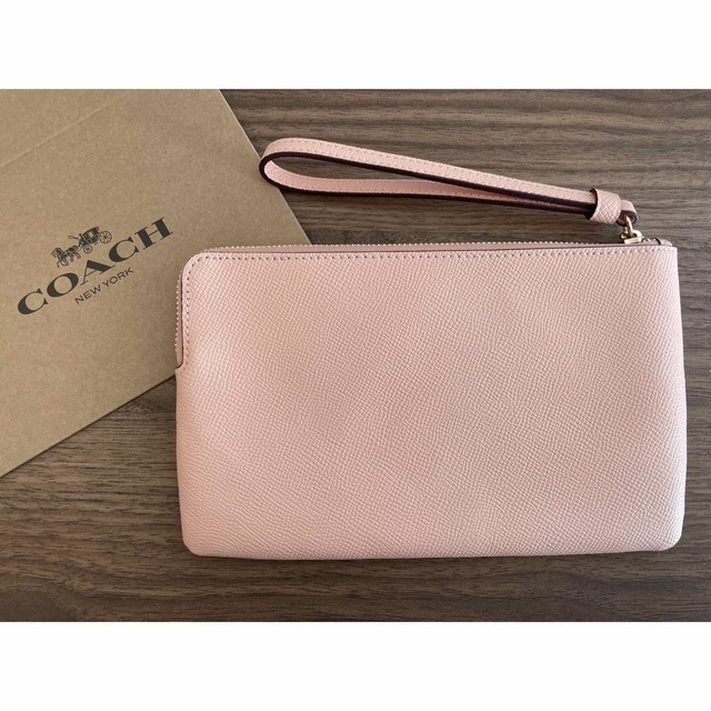 COACH(コーチ)の【新品未使用タグ付き】コーチ　COACH    ポーチ　財布　ピンク レディースのファッション小物(ポーチ)の商品写真