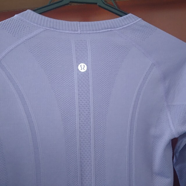 lululemon(ルルレモン)のlululemon　ロングTシャツ スポーツ/アウトドアのトレーニング/エクササイズ(ヨガ)の商品写真