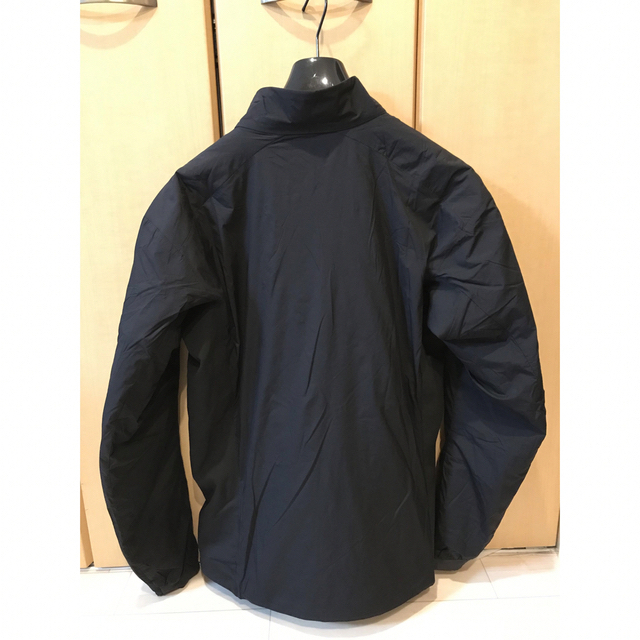 ARC'TERYX(アークテリクス)のAtom LT Jacket ブラック M アトム LT ジャケット 24109 メンズのジャケット/アウター(マウンテンパーカー)の商品写真