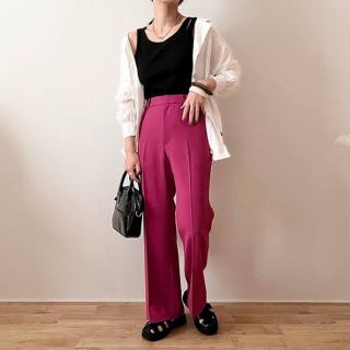 ユニクロ(UNIQLO)の新品タグ付き　完売　UNIQLO ドレープフレアパンツ（丈標準68～70cm）(カジュアルパンツ)