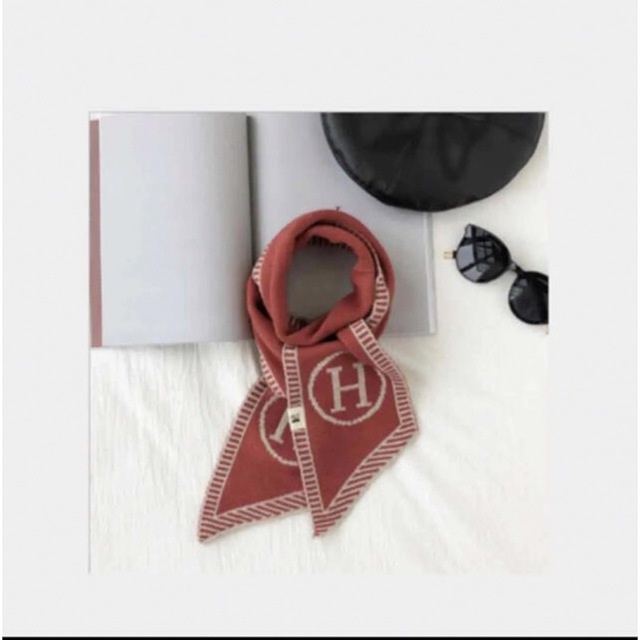 H    黒　マフラー レディースのファッション小物(マフラー/ショール)の商品写真