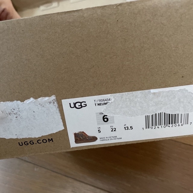 UGG(アグ)のUGG キッズ/ベビー/マタニティのベビー靴/シューズ(~14cm)(ブーツ)の商品写真