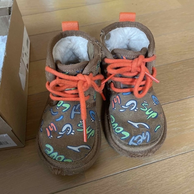 UGG(アグ)のUGG キッズ/ベビー/マタニティのベビー靴/シューズ(~14cm)(ブーツ)の商品写真