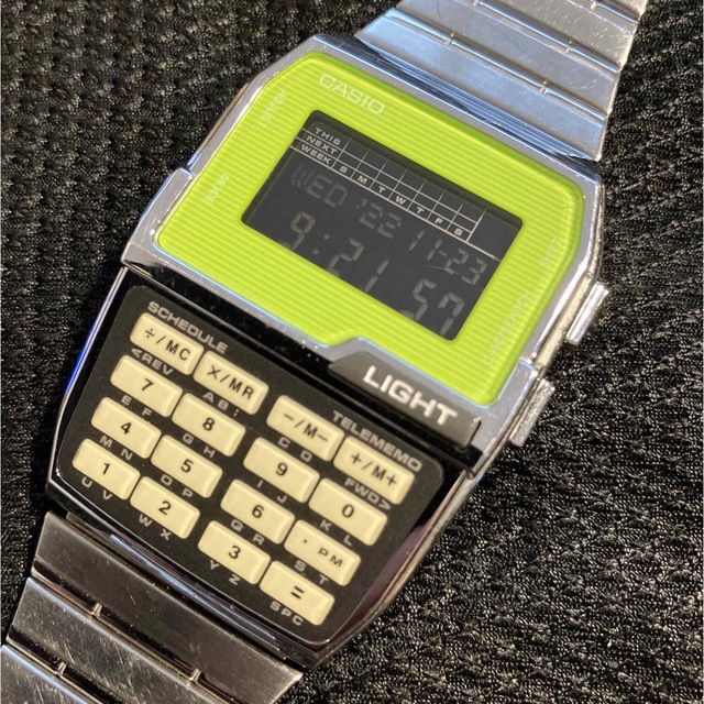 CASIO(カシオ)の美品希少超人気カラー　CASIO データバンク　DBC-1500 ライムグリーン メンズの時計(腕時計(デジタル))の商品写真